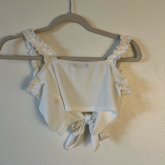 Pretty little thing white cropped tank top - Picture 2 of 3